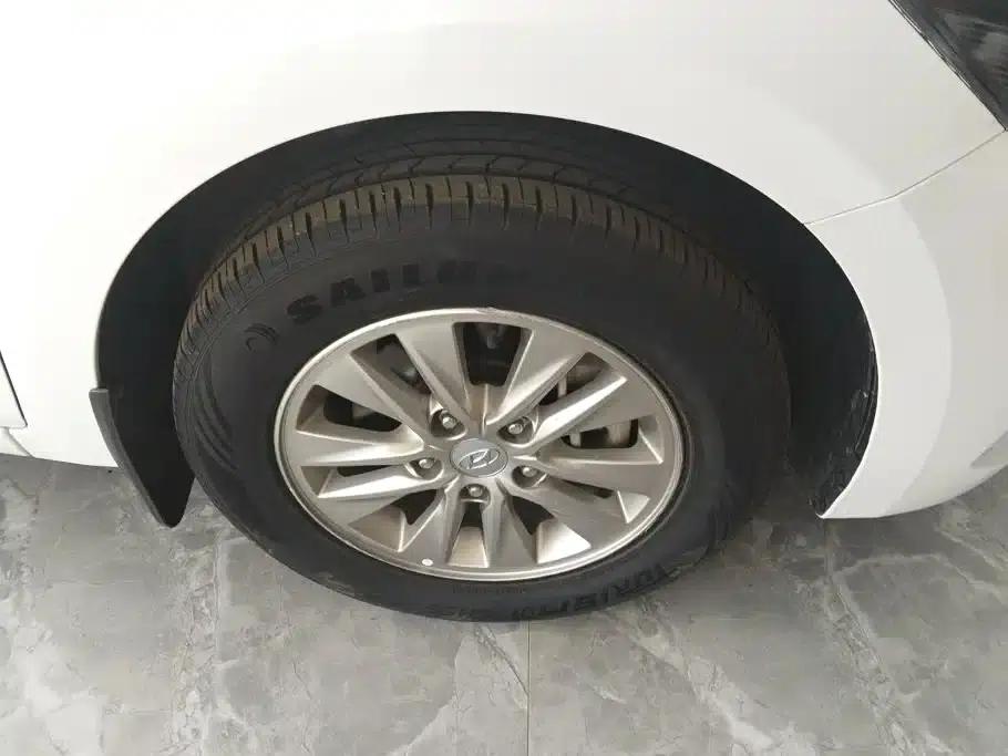 Hyundai Elantra 2020 1.6L Automatic GL Edition — миниатюра 6