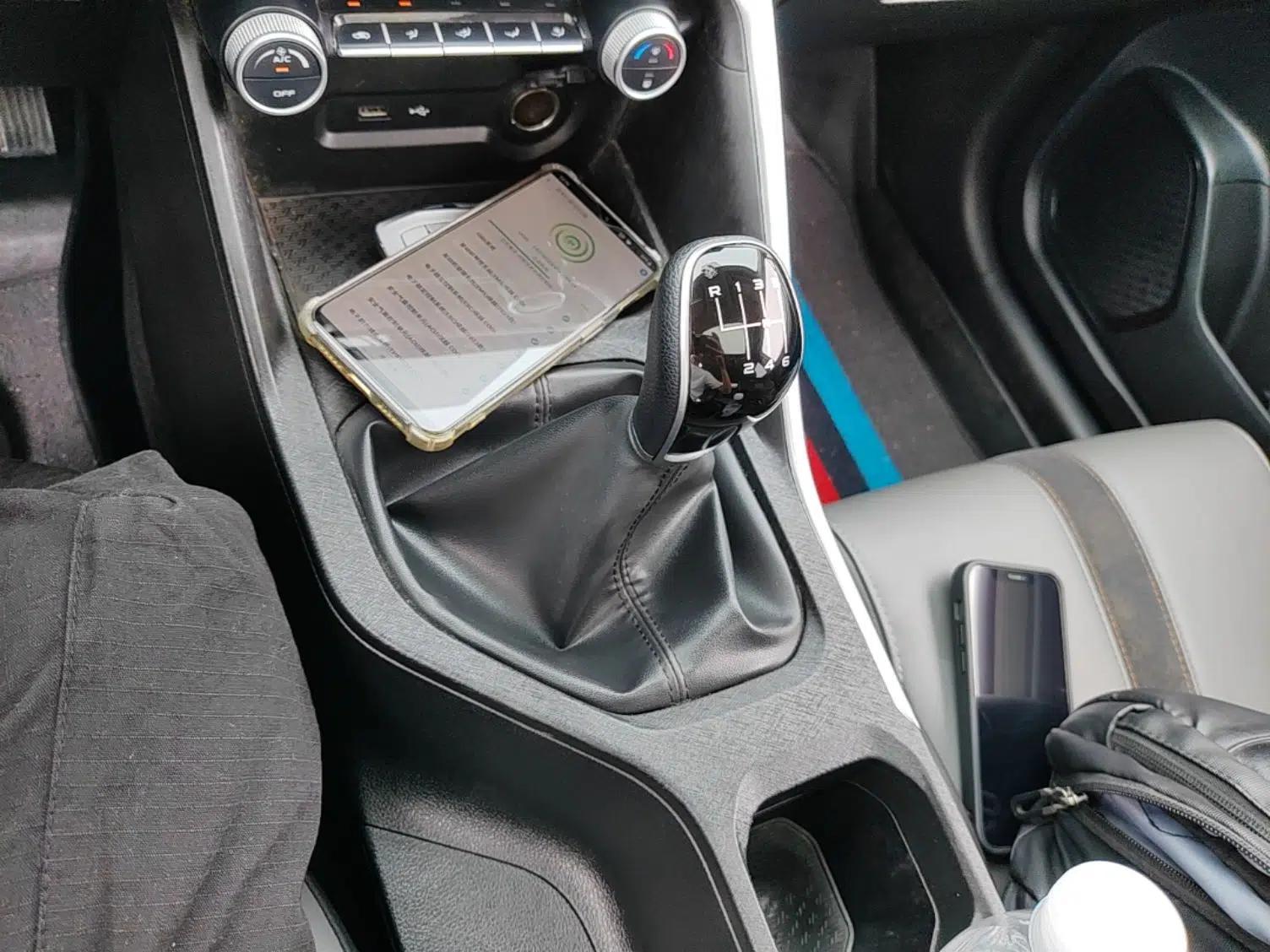 Geely Auto Coolray 2023 1.4T Manual Gold Edition — миниатюра 16