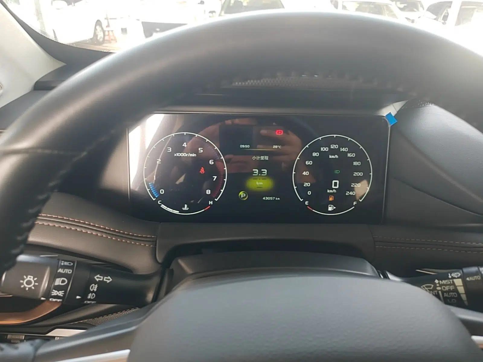 Geely Auto Haoyue 2022 1.8TD DCT Black Gold Limited Edition 7-Seater — миниатюра 19