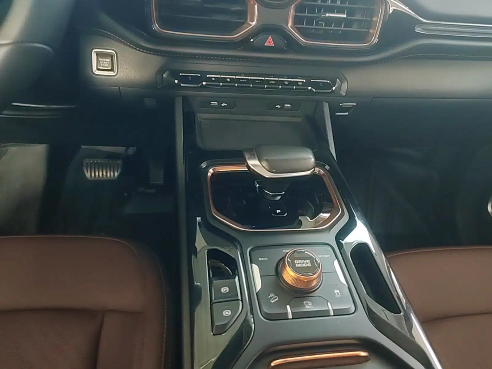 Geely Auto Haoyue 2022 1.8TD DCT Black Gold Limited Edition 7-Seater — миниатюра 21