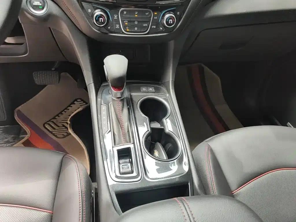 2022 Chevrolet Equinox Mild Hybrid 550T RS AWD Intelligent Defender Edition — миниатюра 10