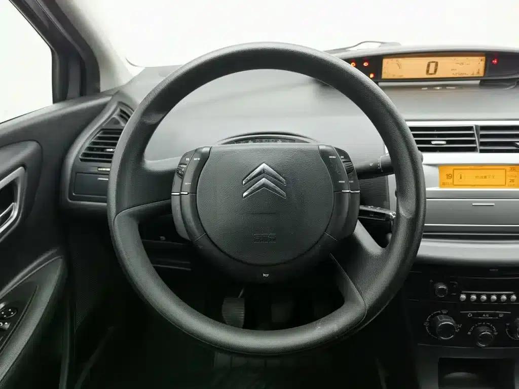Citroën C4 2011 Sedan 1.6L Manual Fashion Edition — миниатюра 11