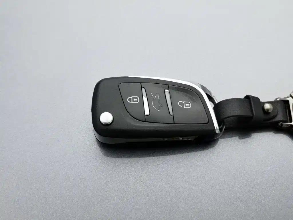 Citroën C4 2011 Sedan 1.6L Manual Fashion Edition — миниатюра 19