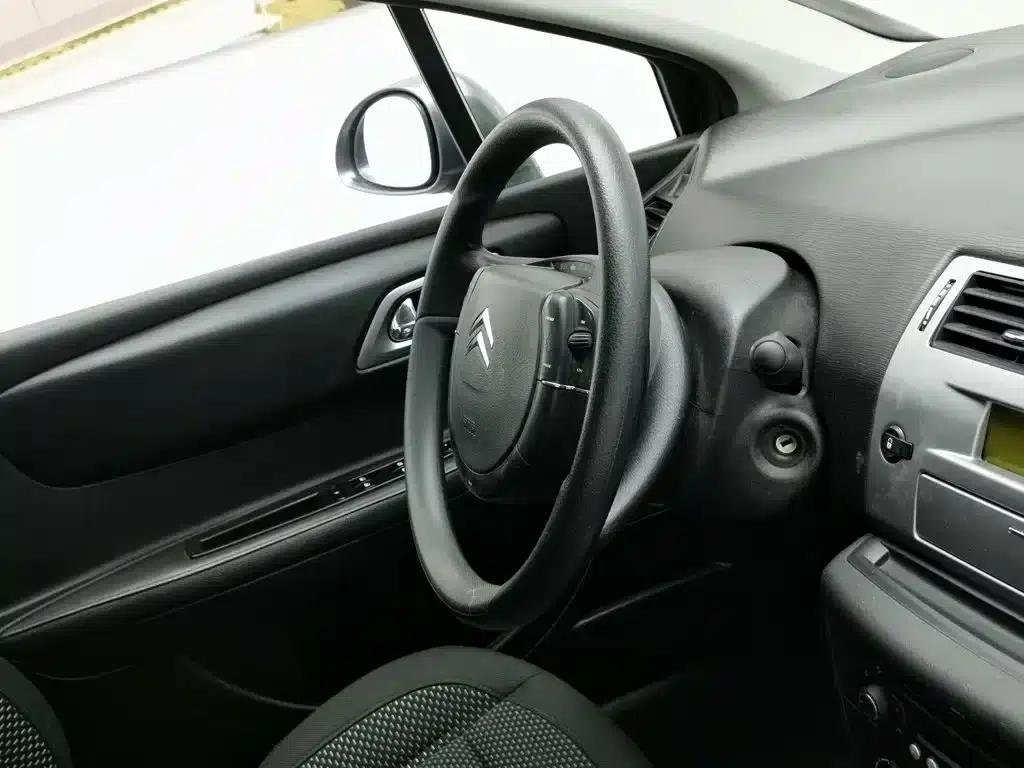 Citroën C4 2011 Sedan 1.6L Manual Fashion Edition — миниатюра 22