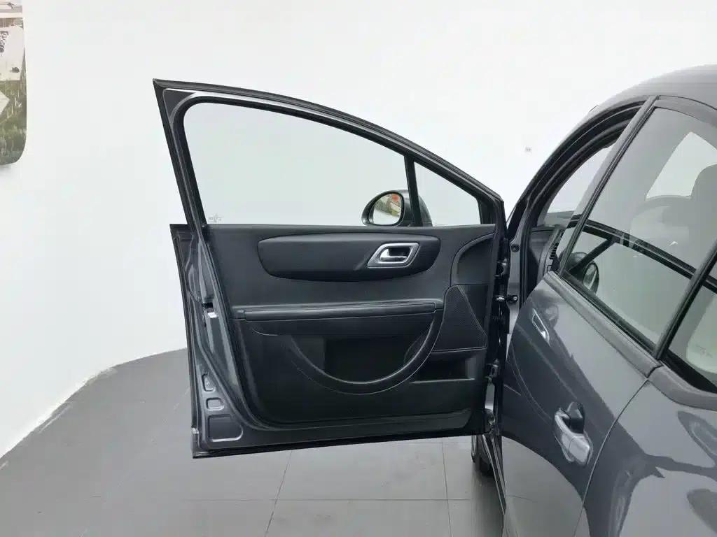 Citroën C4 2011 Sedan 1.6L Manual Fashion Edition — миниатюра 8