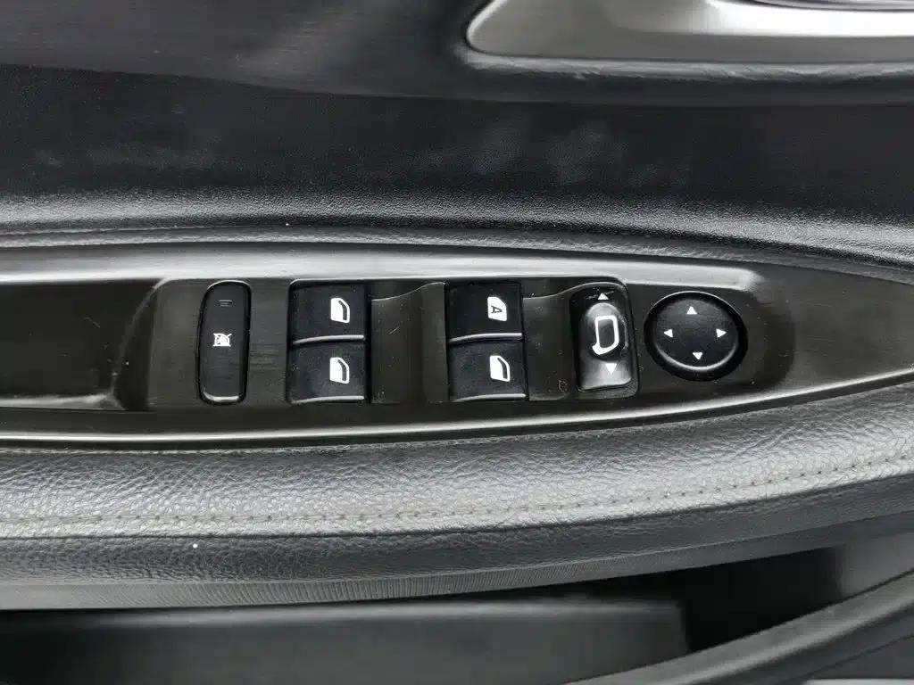 Citroën C4 2011 Sedan 1.6L Manual Fashion Edition — миниатюра 9