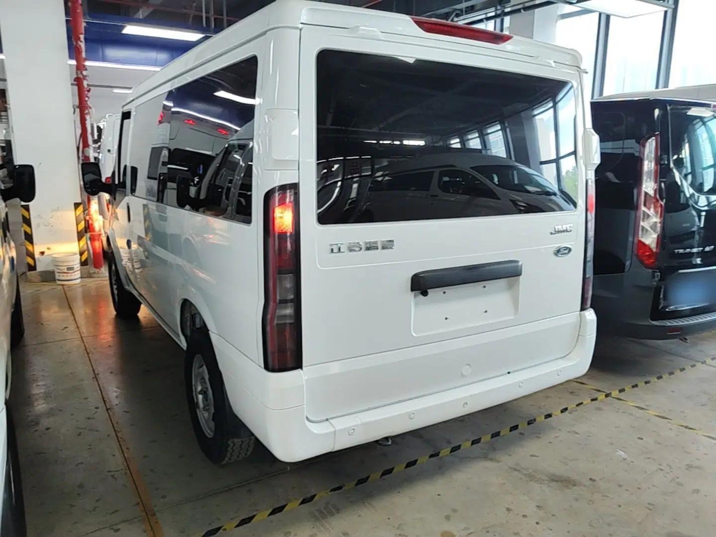JMC Fushun 2023 2.0T Manual Short Wheelbase Low-Roof Commercial Multi-Purpose Passenger Vehicle 6 Seats with Lift-Up Tailgate — миниатюра 4
