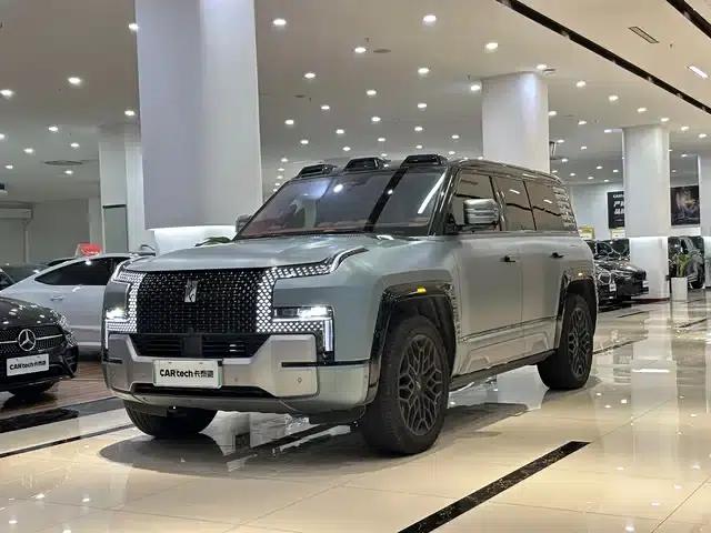 Looking up at the 2023 U8 Luxury Edition