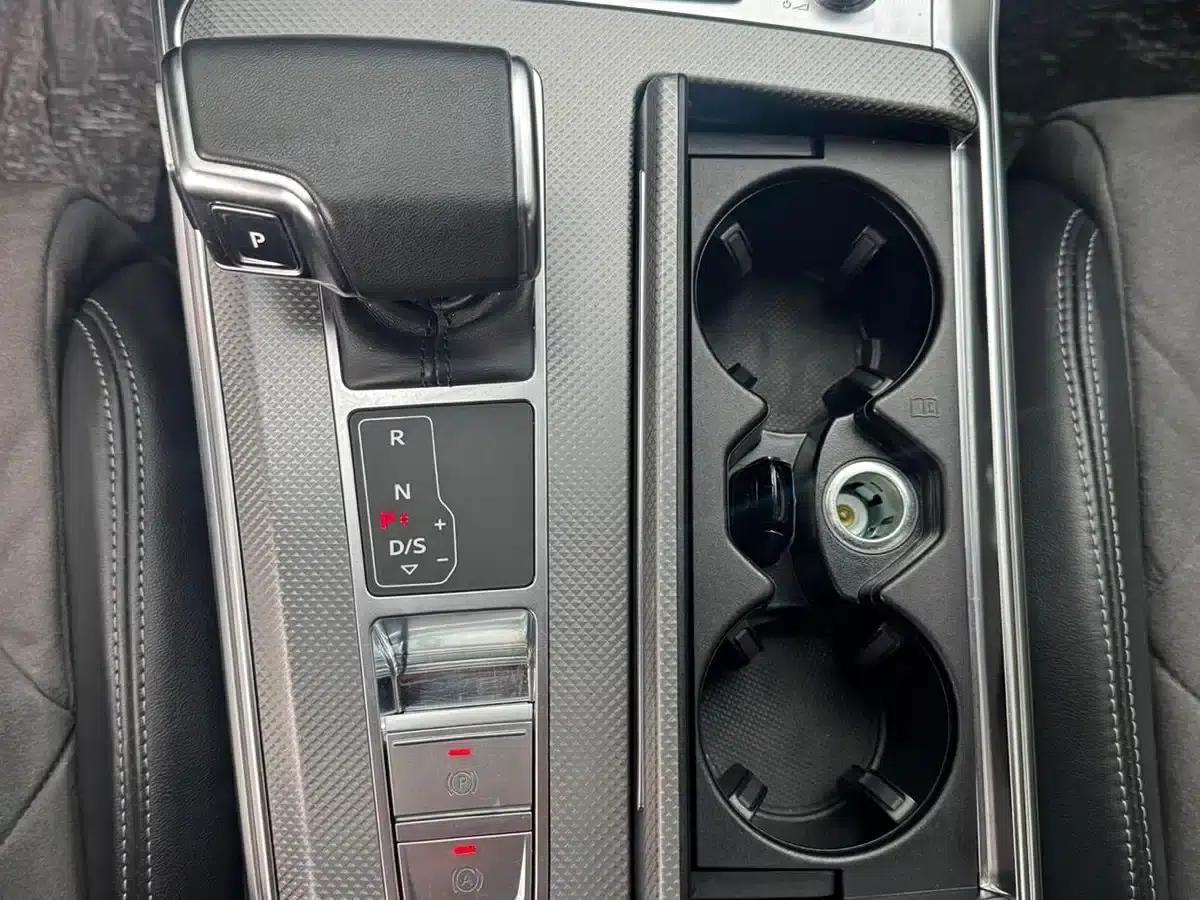Audi A6L 2023 Facelift 45 TFSI Dynamic Edition — миниатюра 15