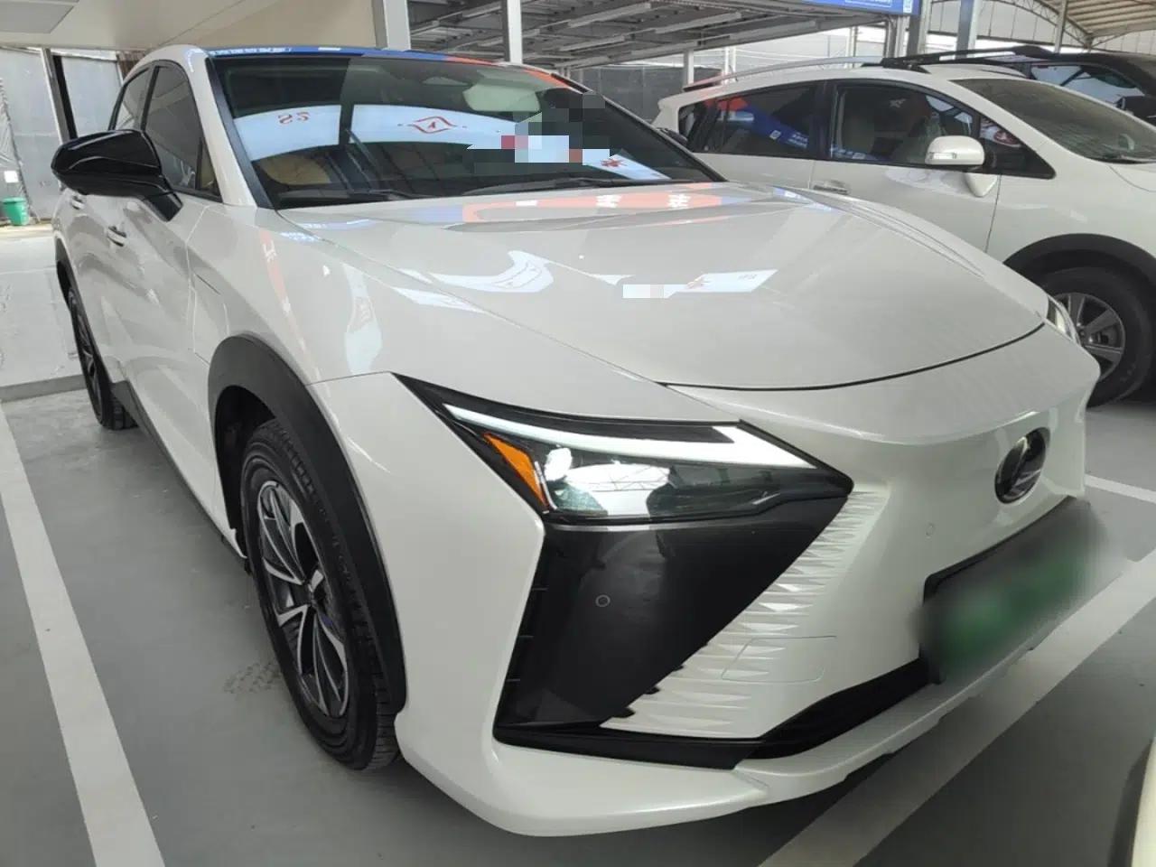 Lexus RZ 2023 450e All-Wheel Drive Luxury Edition — миниатюра 3