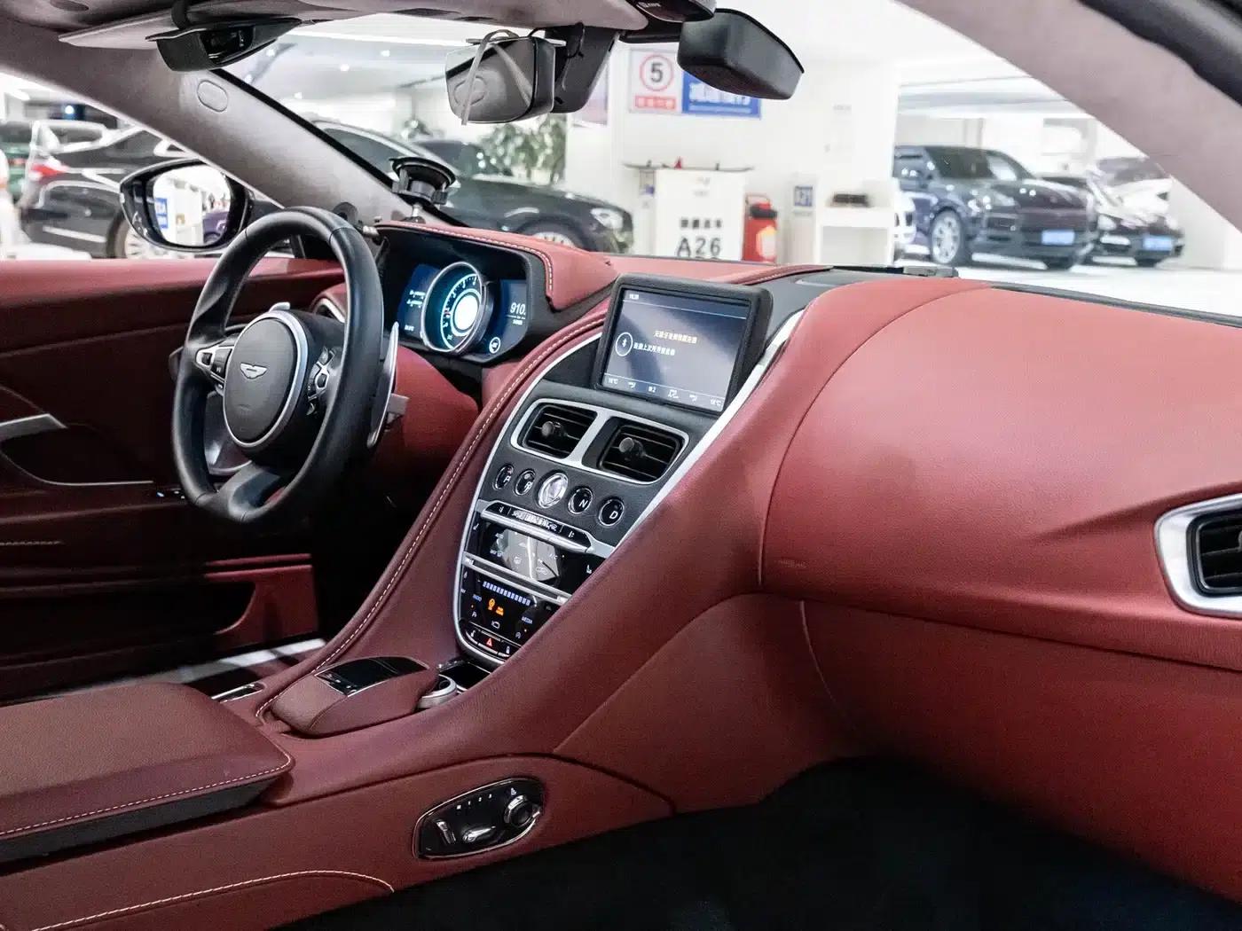Aston Martin DB11 2019 4.0T V8 Coupe — миниатюра 14