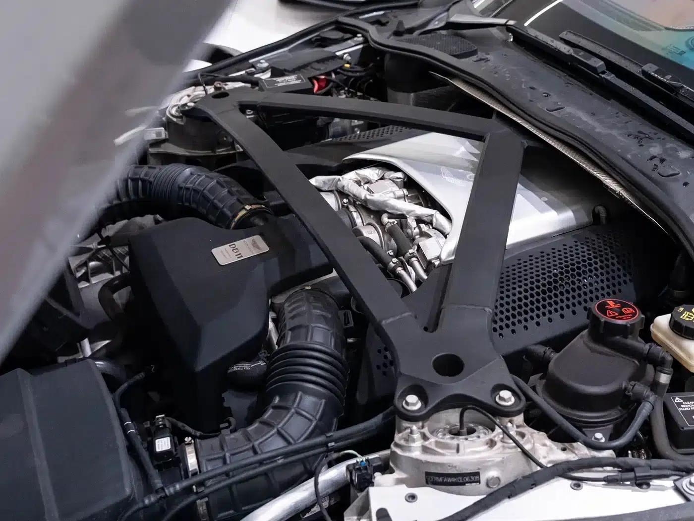 Aston Martin DB11 2019 4.0T V8 Coupe — миниатюра 8