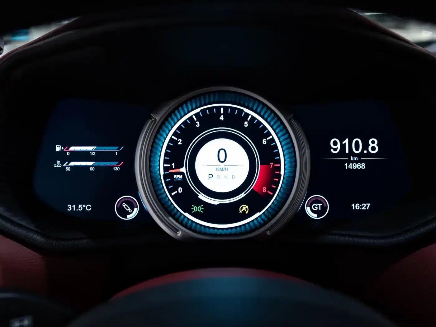 Aston Martin DB11 2019 4.0T V8 Coupe — миниатюра 10