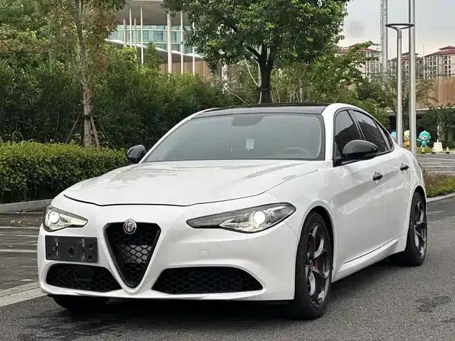 Giulia Juliet 2017 2.0T 200HP Luxury Edition