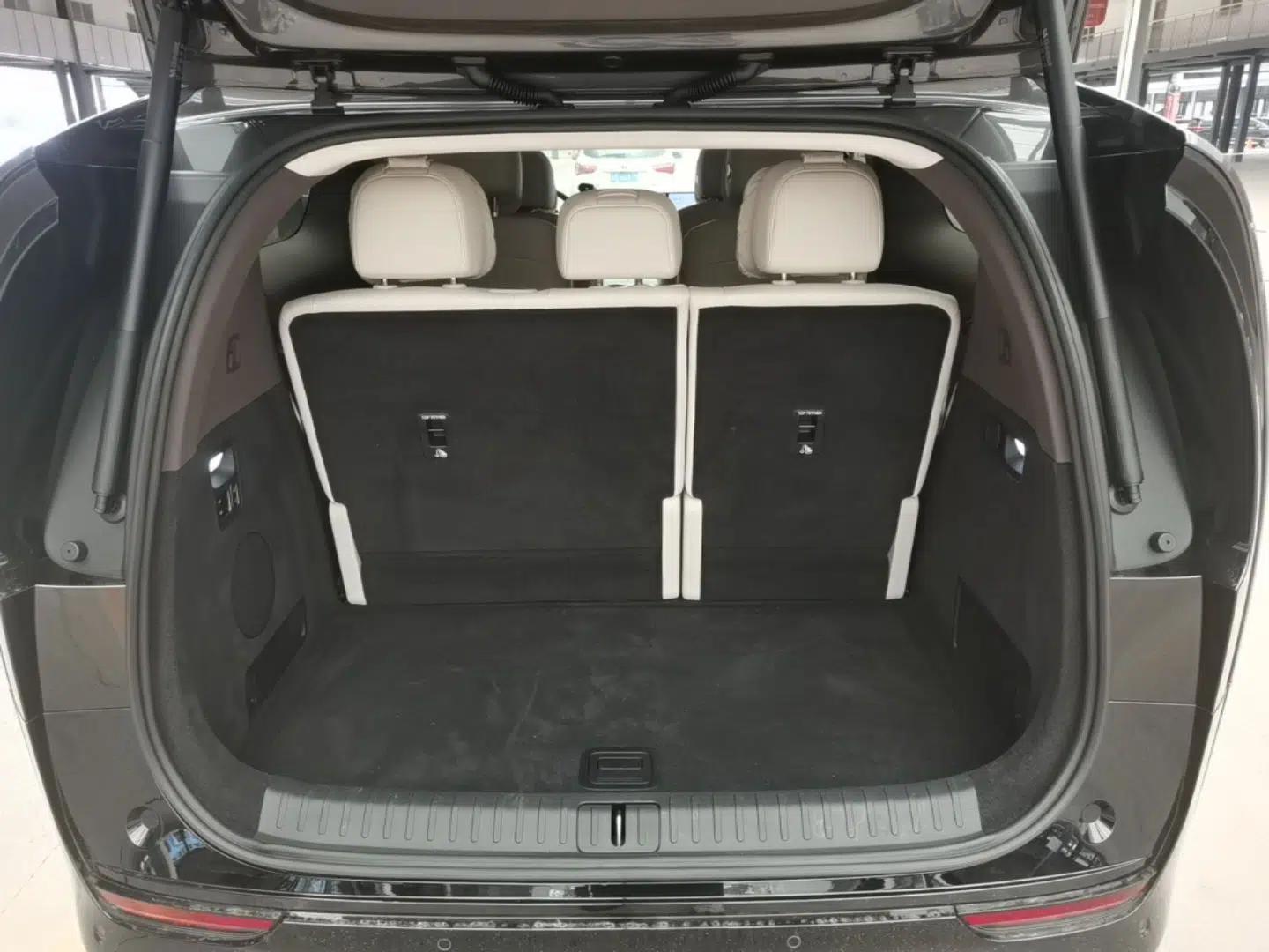 Li Auto MEGA 2024 Ultra Model — миниатюра 27