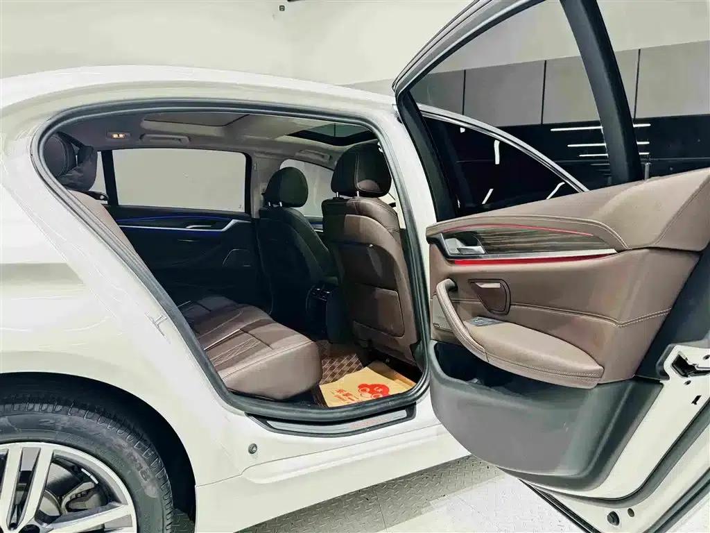 2023 BMW 5 Series 530Li Leading Luxury Package — миниатюра 23
