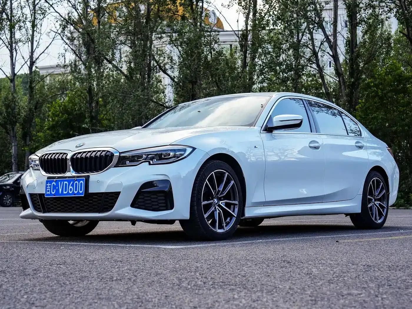 2022 BMW 3 Series 320i Sport Package — миниатюра 1
