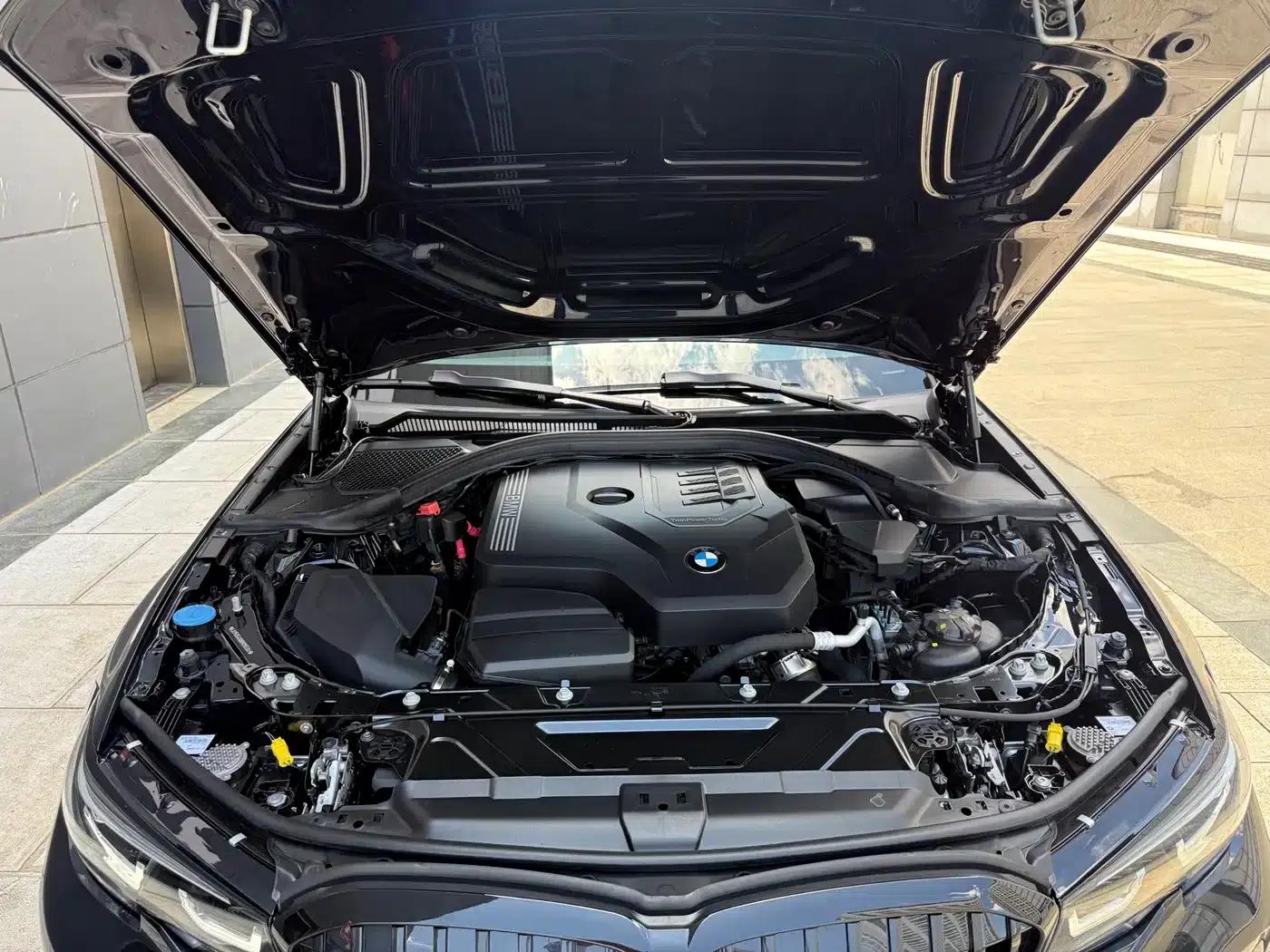 2022 BMW 3 Series 325i M Sport Shadow Edition — миниатюра 11
