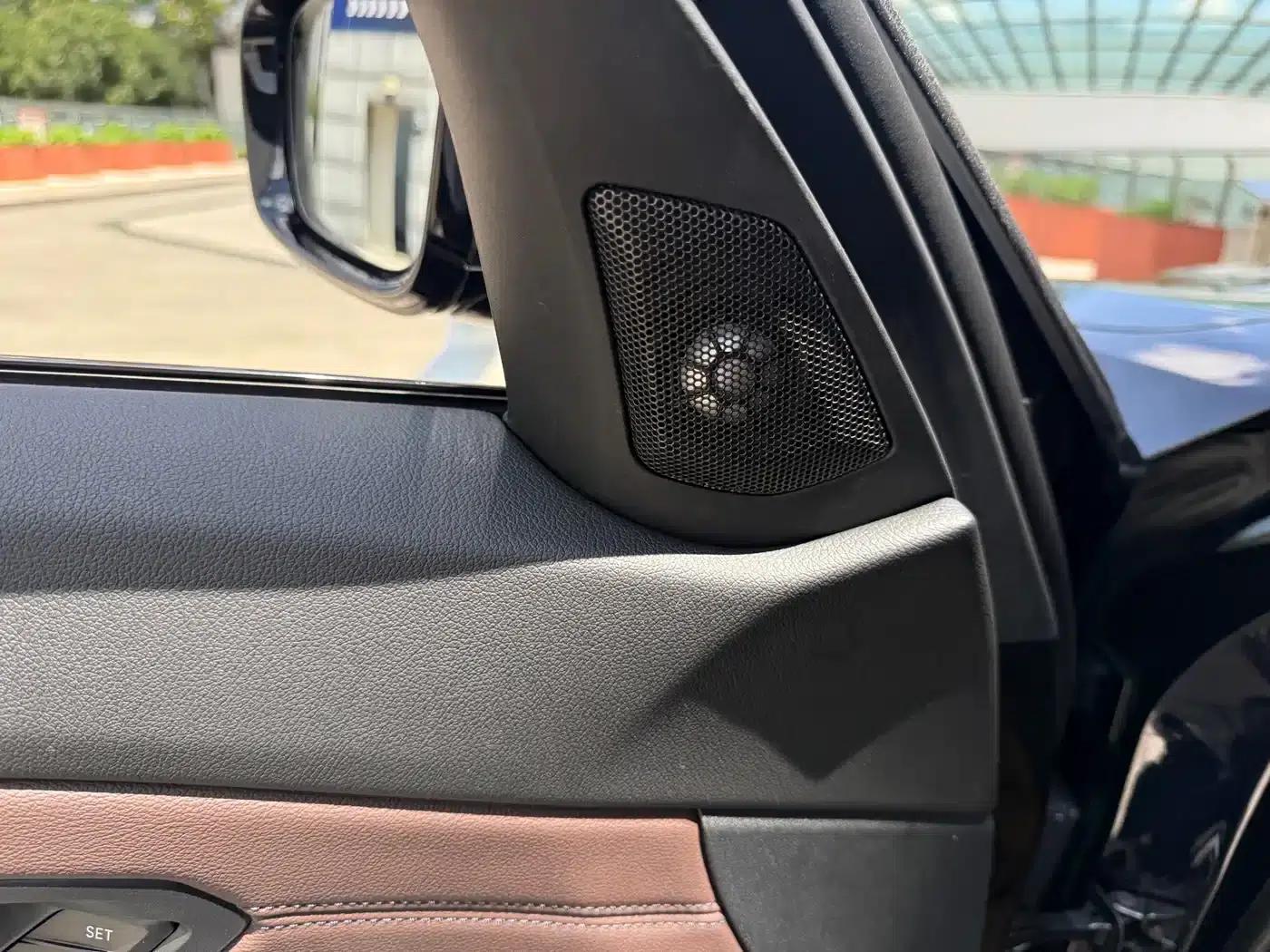2022 BMW 3 Series 325i M Sport Shadow Edition — миниатюра 18
