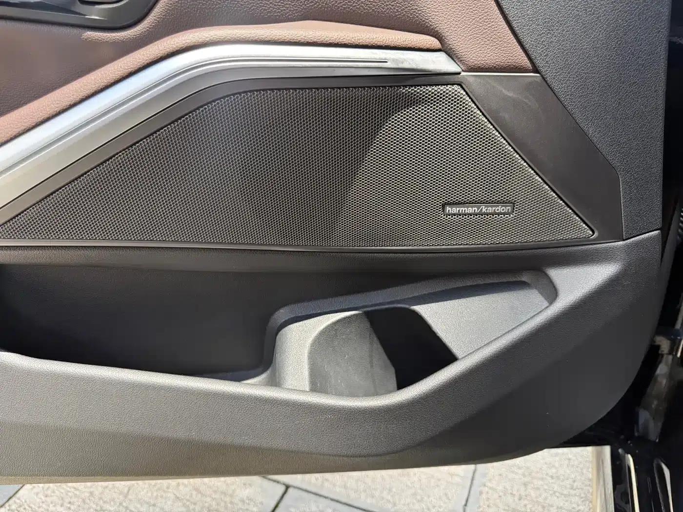 2022 BMW 3 Series 325i M Sport Shadow Edition — миниатюра 19