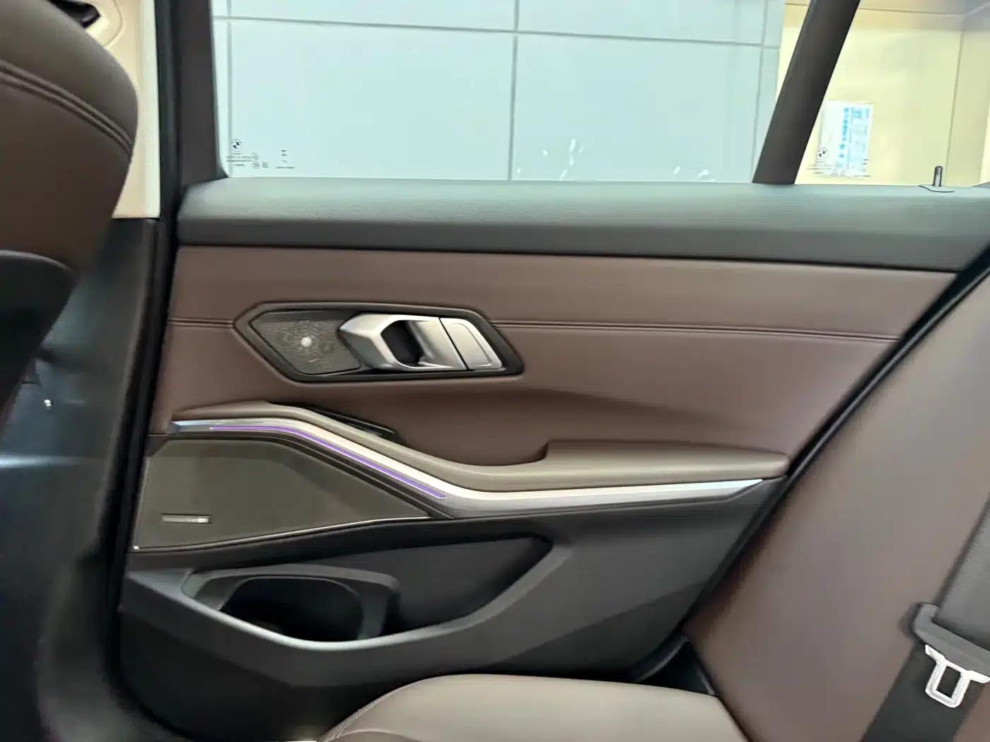 2022 BMW 3 Series 325i M Sport Shadow Edition — миниатюра 35