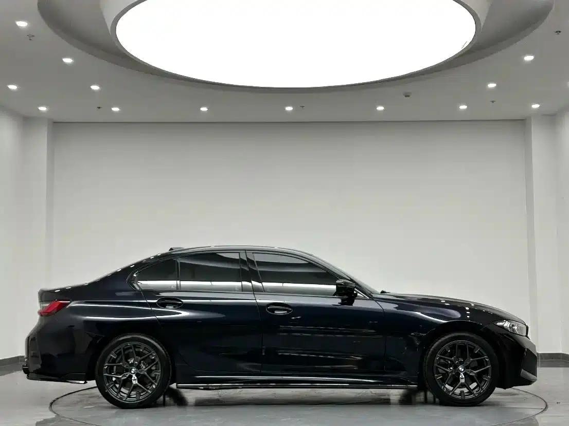 2025 BMW 3 Series 330i M Sport Shadow Edition — миниатюра 2