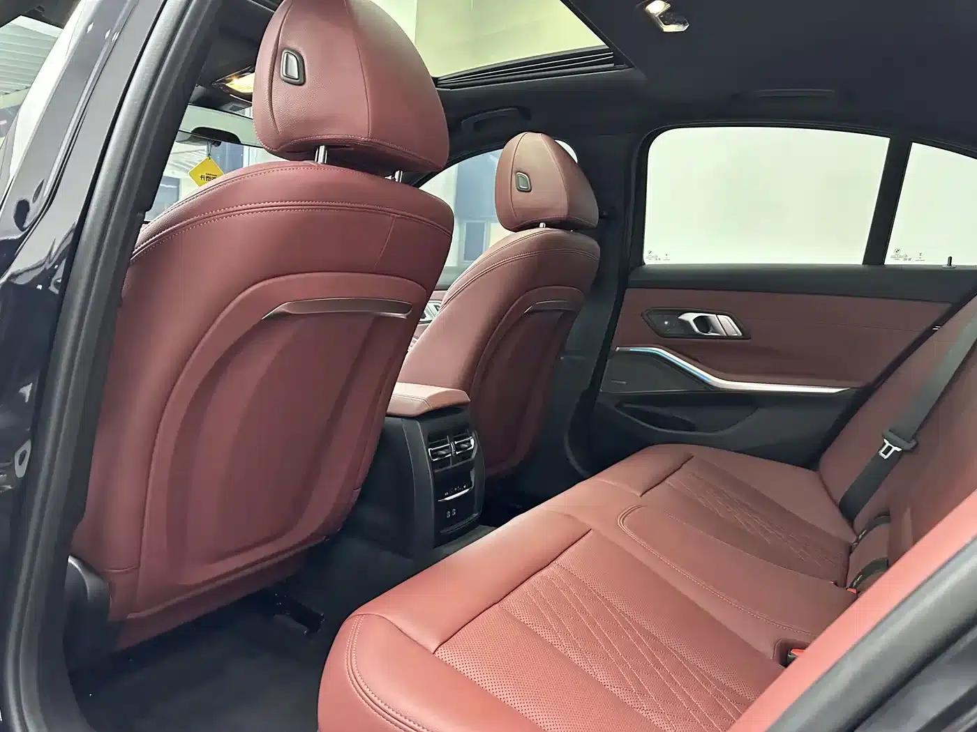2025 BMW 3 Series 330i M Sport Shadow Edition — миниатюра 11