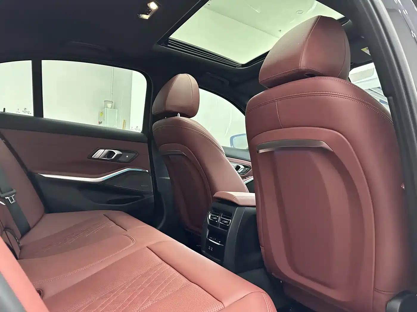 2025 BMW 3 Series 330i M Sport Shadow Edition — миниатюра 12