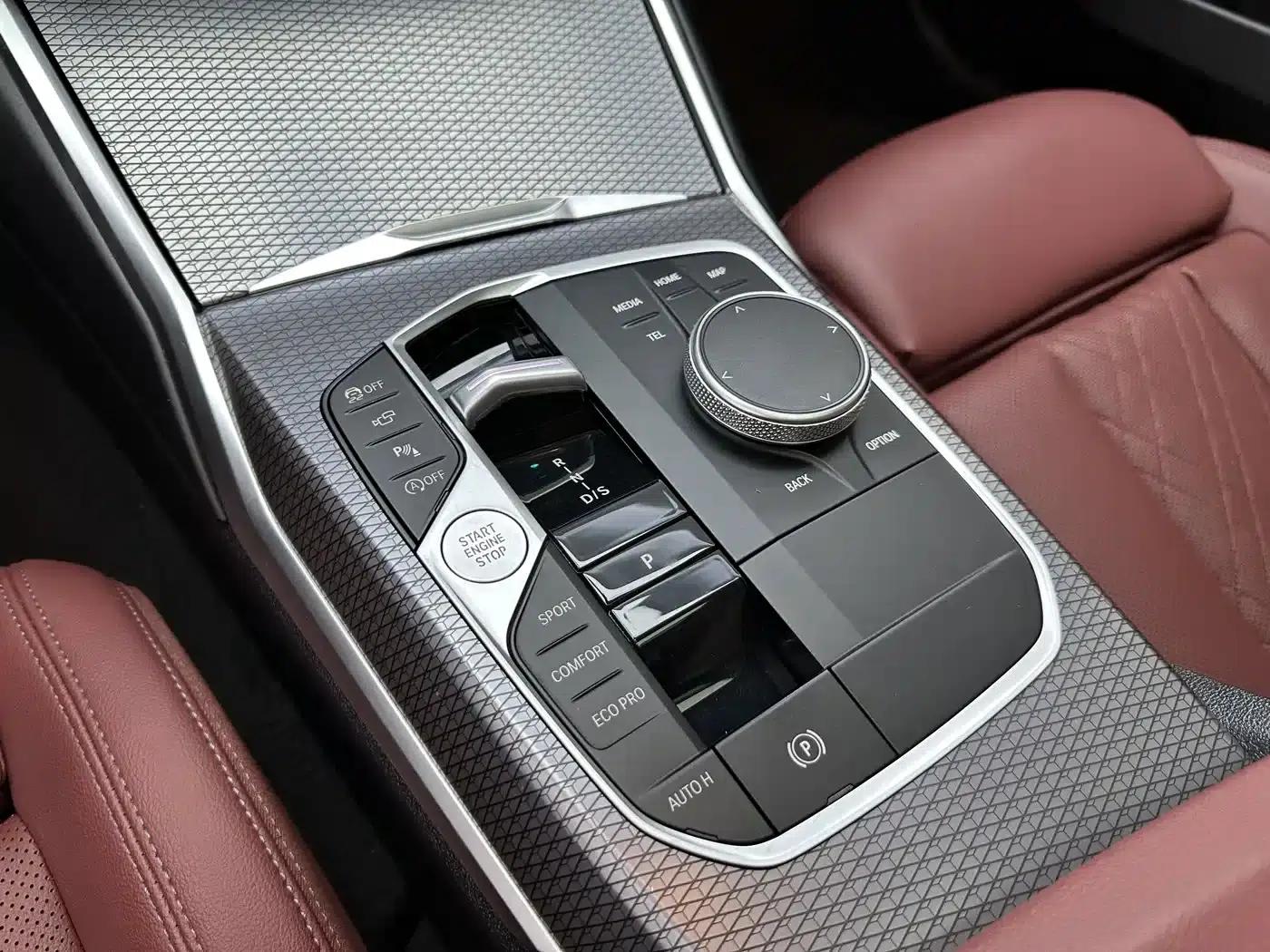2025 BMW 3 Series 330i M Sport Shadow Edition — миниатюра 16
