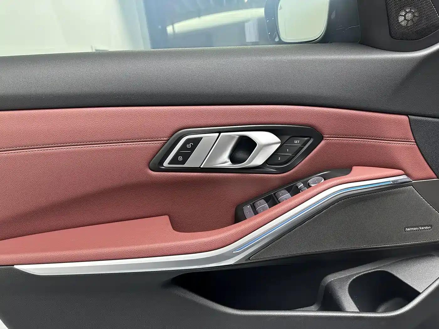 2025 BMW 3 Series 330i M Sport Shadow Edition — миниатюра 18