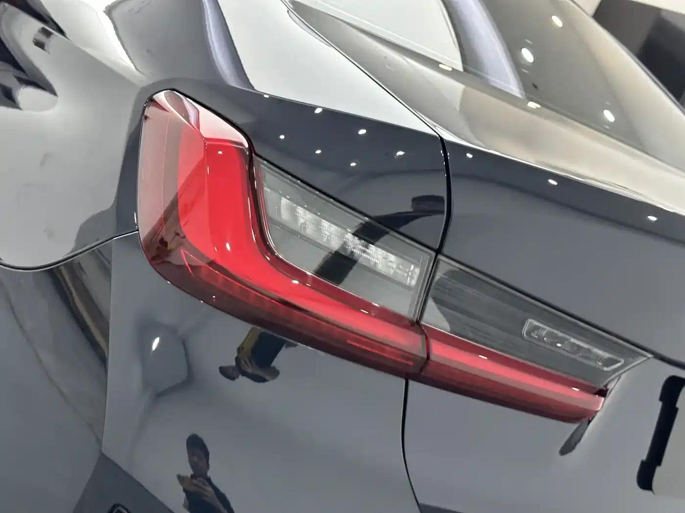 2025 BMW 3 Series 330i M Sport Shadow Edition — миниатюра 20