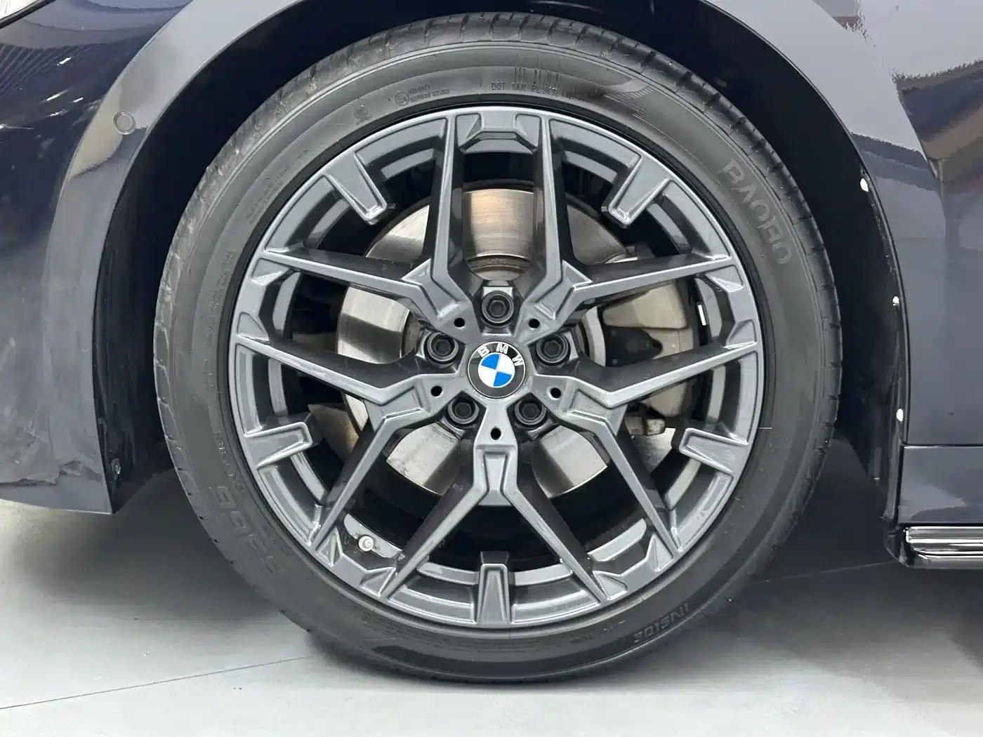 2025 BMW 3 Series 330i M Sport Shadow Edition — миниатюра 22