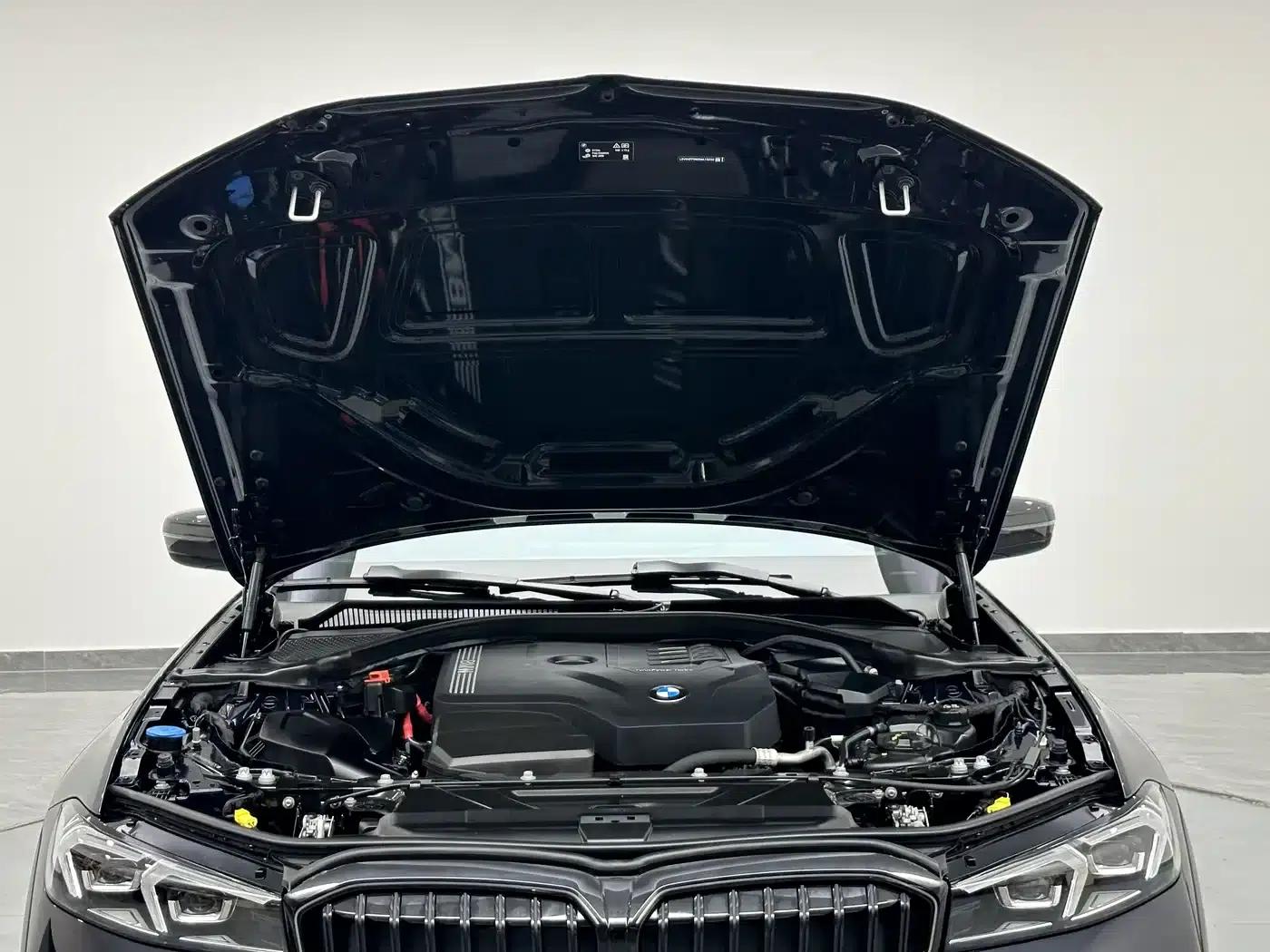 2025 BMW 3 Series 330i M Sport Shadow Edition — миниатюра 23