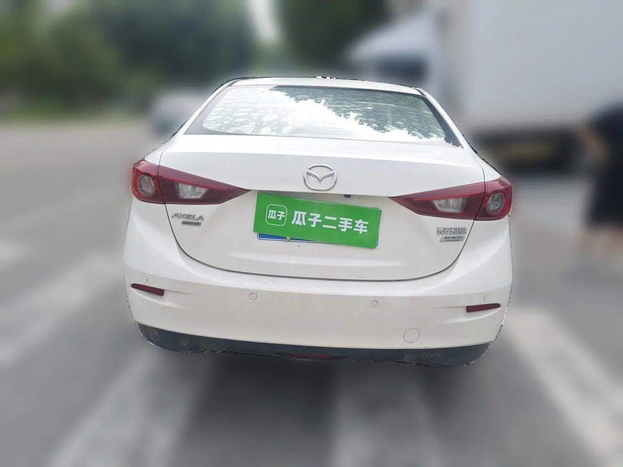 Mazda 3 Axela 2016 Sedan 1.5L Automatic Comfort Model — миниатюра 5