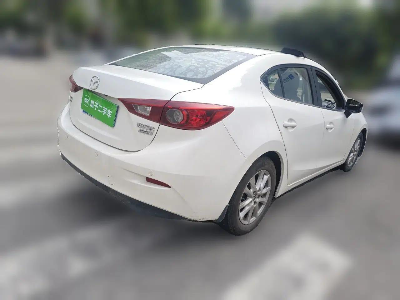 Mazda 3 Axela 2016 Sedan 1.5L Automatic Comfort Model — миниатюра 6