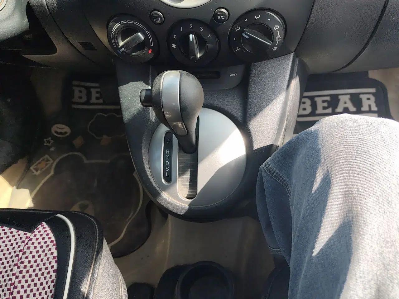 Mazda 2 2012 Hatchback Xuan Dong 1.5L Automatic Value Edition — миниатюра 14
