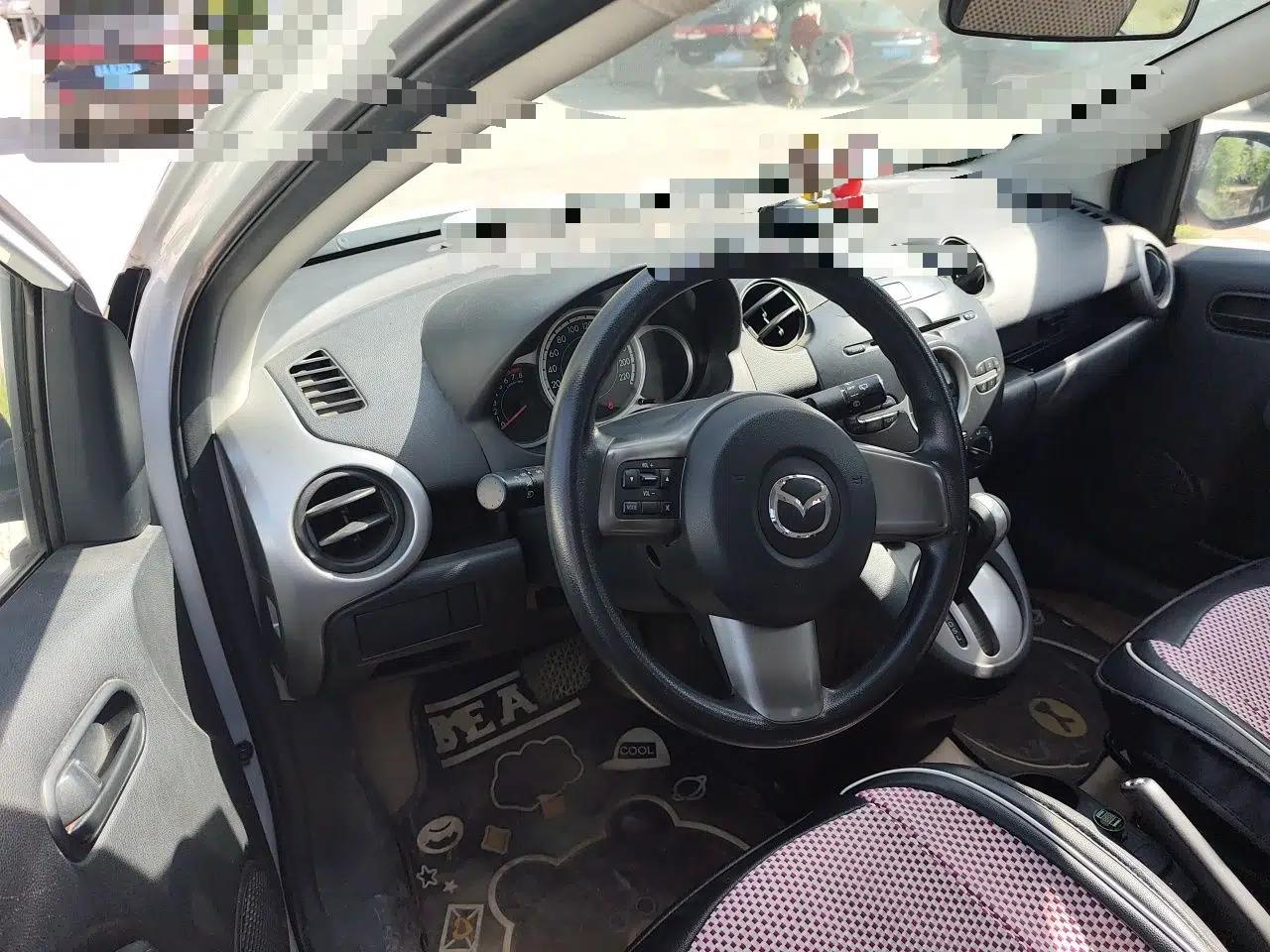 Mazda 2 2012 Hatchback Xuan Dong 1.5L Automatic Value Edition — миниатюра 16