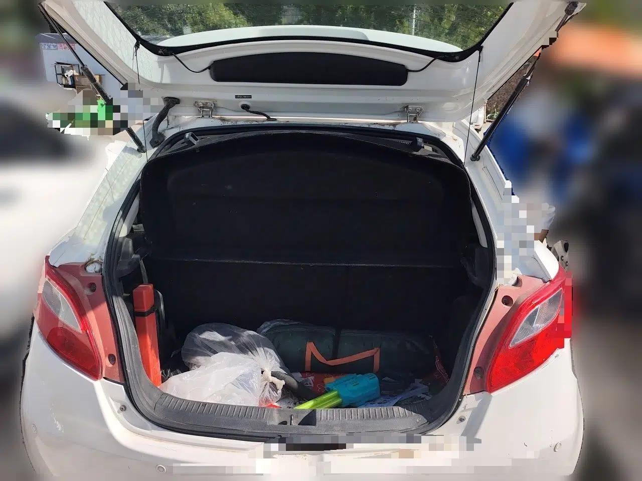 Mazda 2 2012 Hatchback Xuan Dong 1.5L Automatic Value Edition — миниатюра 19