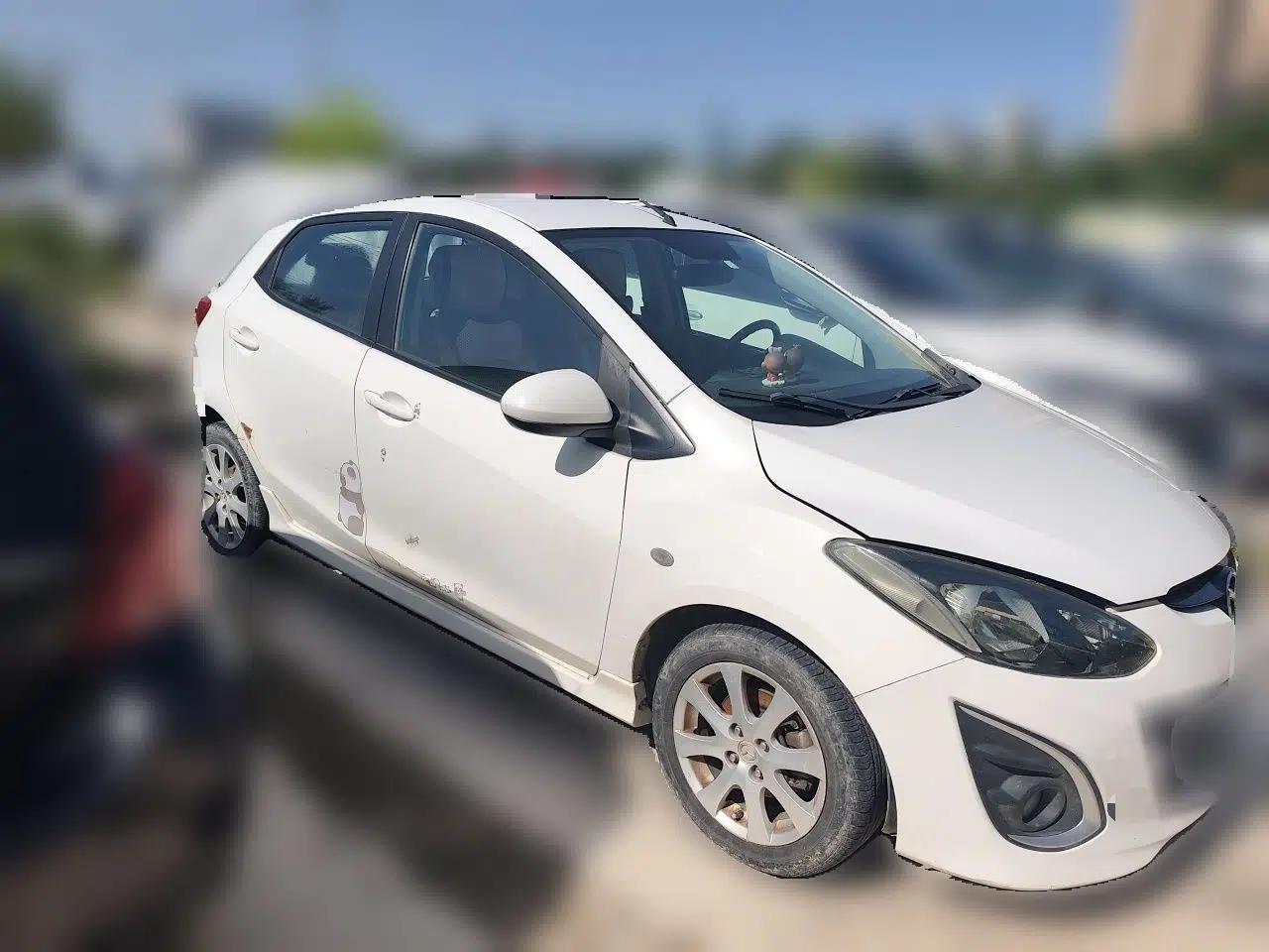 Mazda 2 2012 Hatchback Xuan Dong 1.5L Automatic Value Edition — миниатюра 3