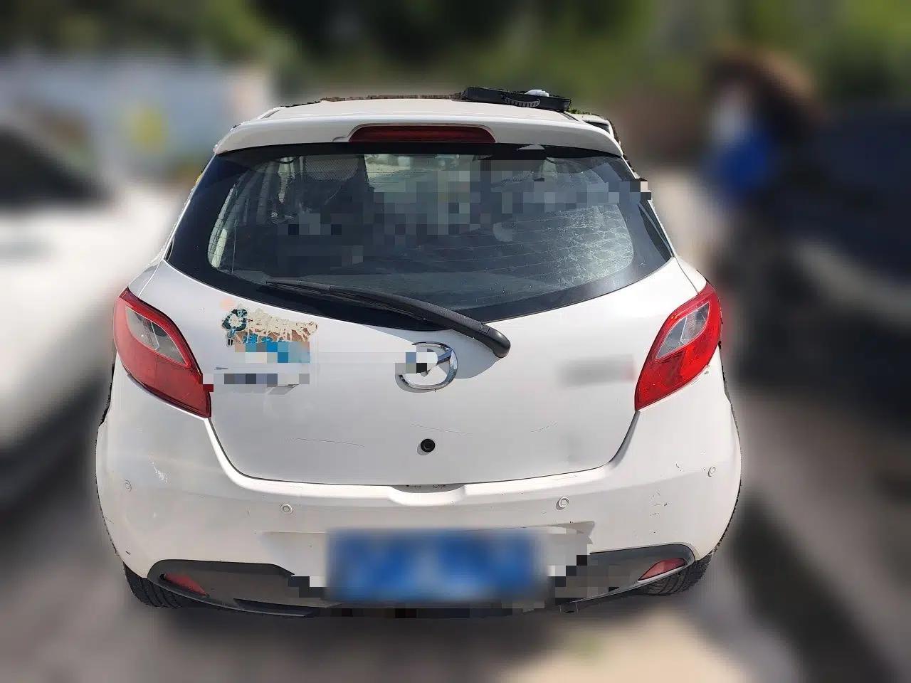 Mazda 2 2012 Hatchback Xuan Dong 1.5L Automatic Value Edition — миниатюра 5
