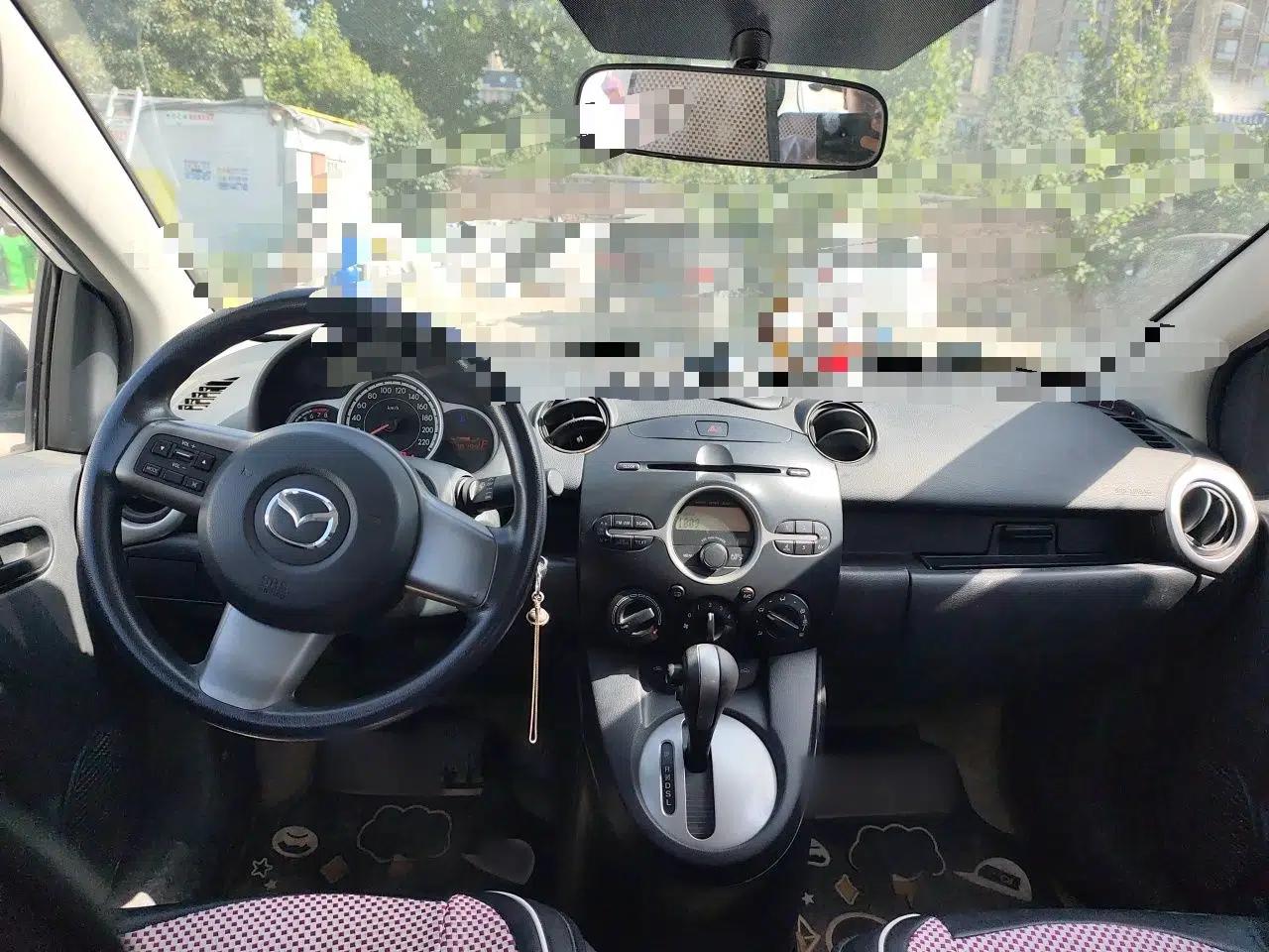 Mazda 2 2012 Hatchback Xuan Dong 1.5L Automatic Value Edition — миниатюра 9
