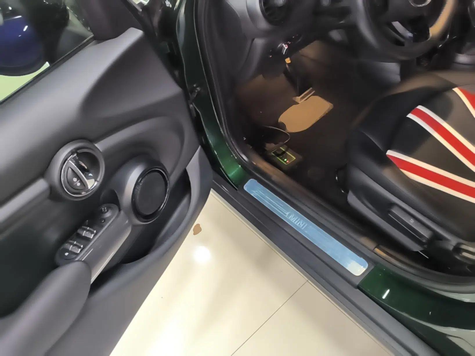 MINI 2018 1.5T ONE Five-Door Edition — миниатюра 18