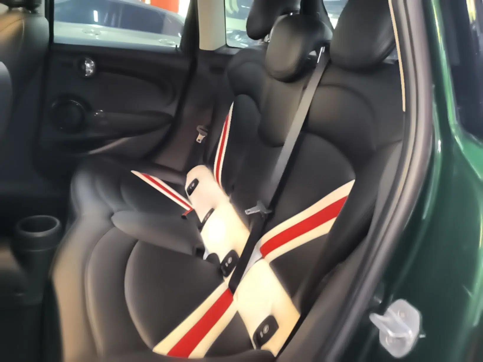 MINI 2018 1.5T ONE Five-Door Edition — миниатюра 20