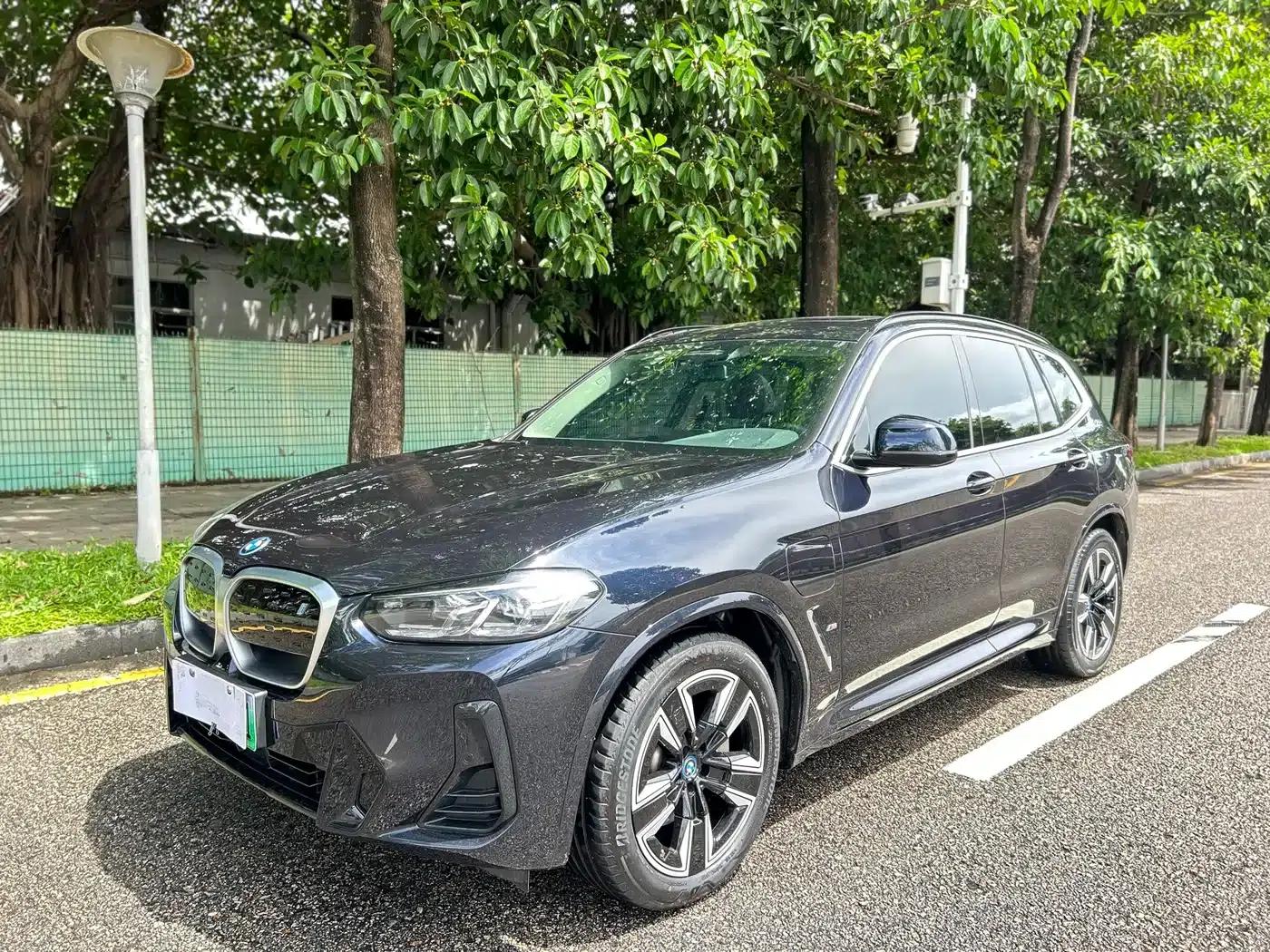 BMW iX3 2022 Facelift Leading Edition — миниатюра 1