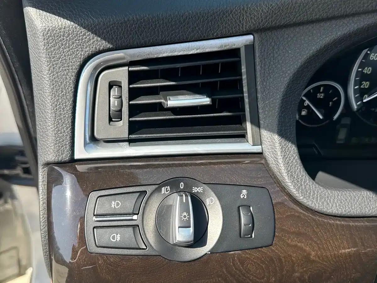 BMW 5 Series GT 2013 535i Leading Edition — миниатюра 17