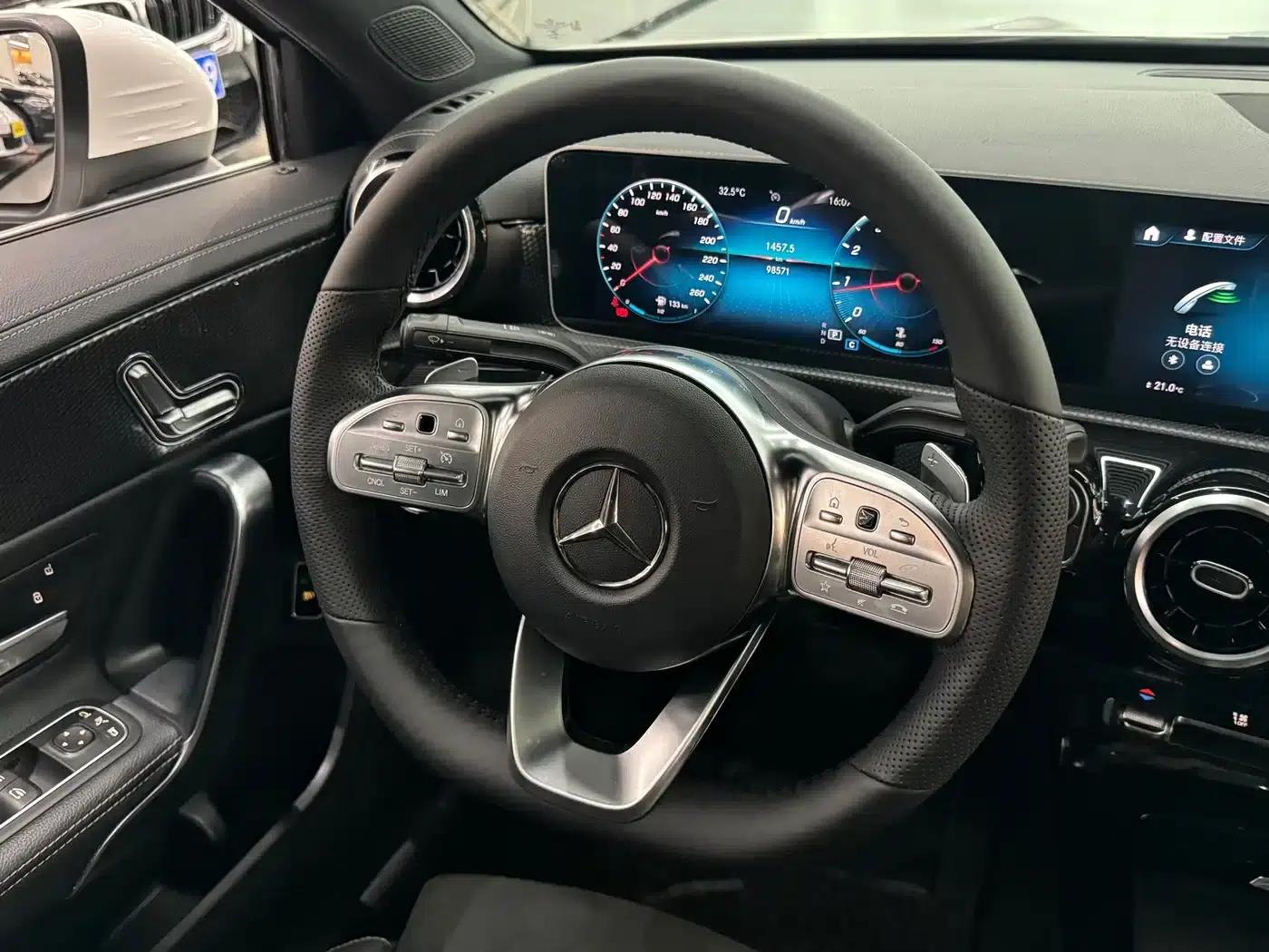 Mercedes-Benz A-Class 2019 Facelift A 200 L Sport Sedan — миниатюра 11