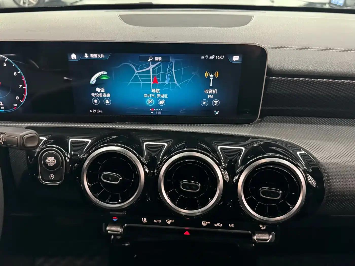 Mercedes-Benz A-Class 2019 Facelift A 200 L Sport Sedan — миниатюра 12