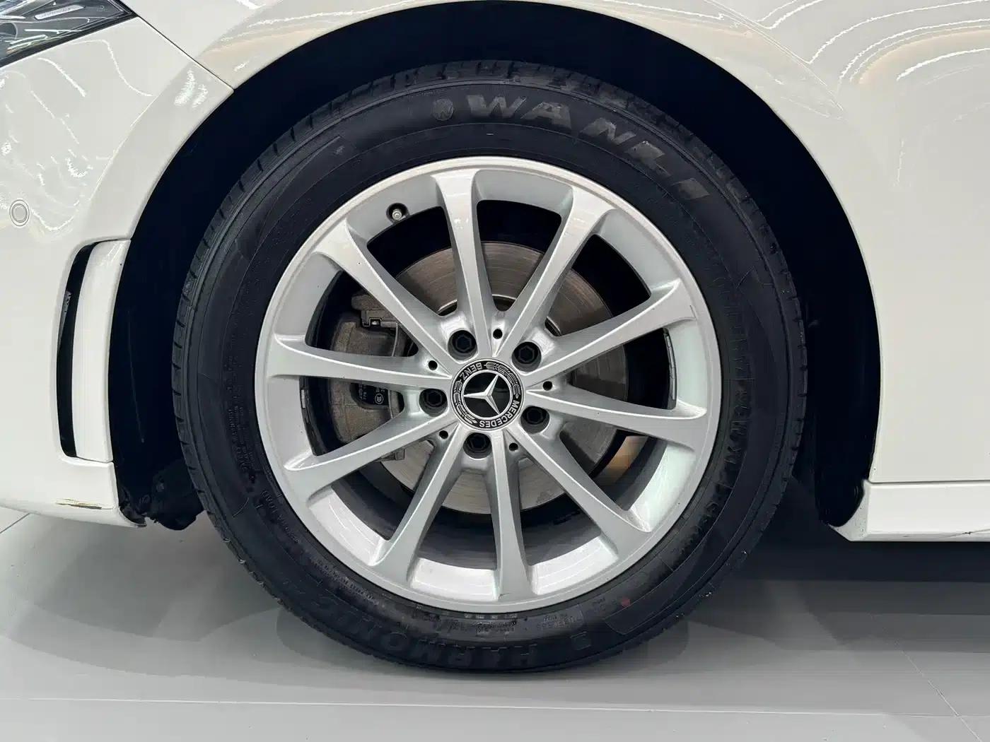 Mercedes-Benz A-Class 2019 Facelift A 200 L Sport Sedan — миниатюра 15