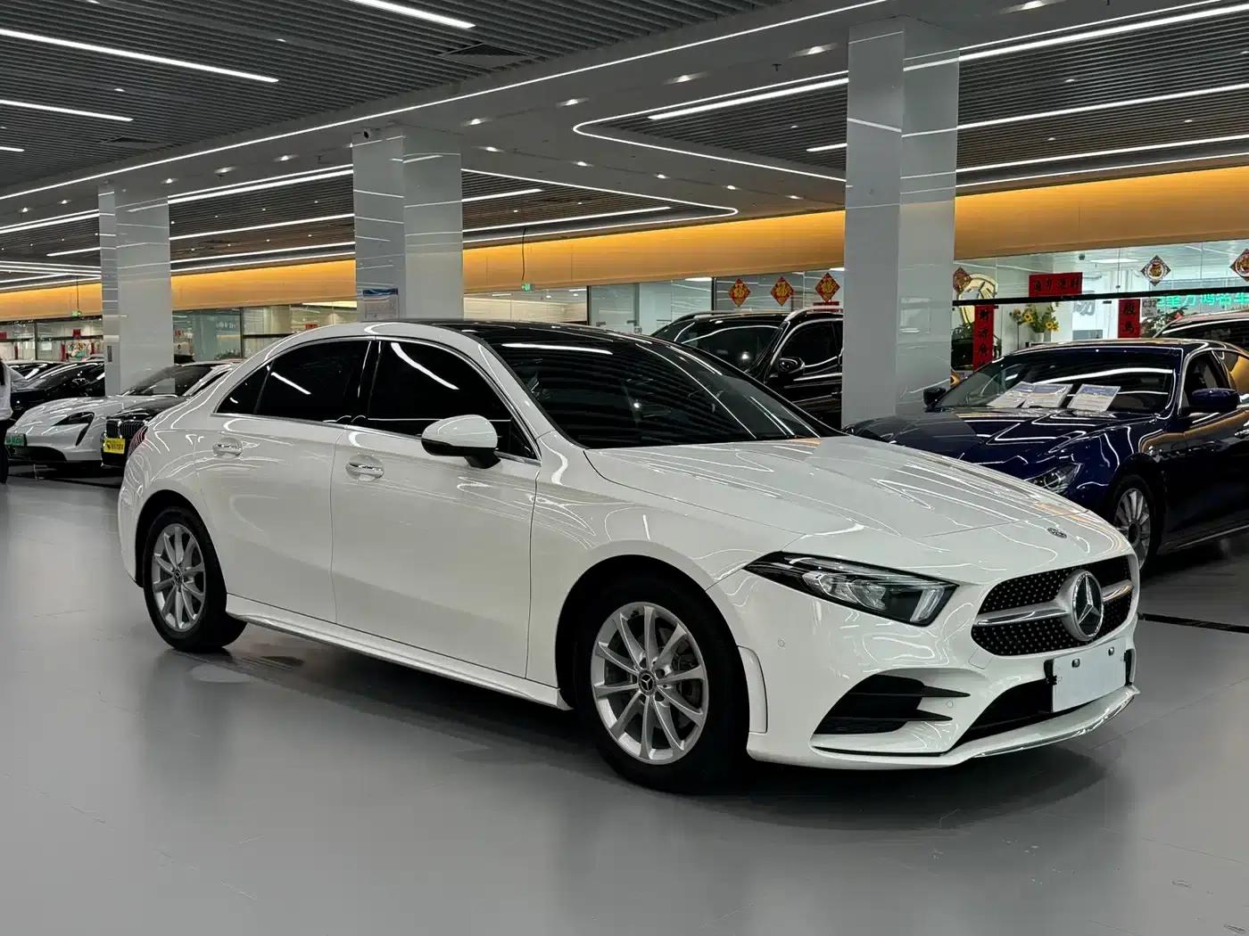 Mercedes-Benz A-Class 2019 Facelift A 200 L Sport Sedan — миниатюра 3