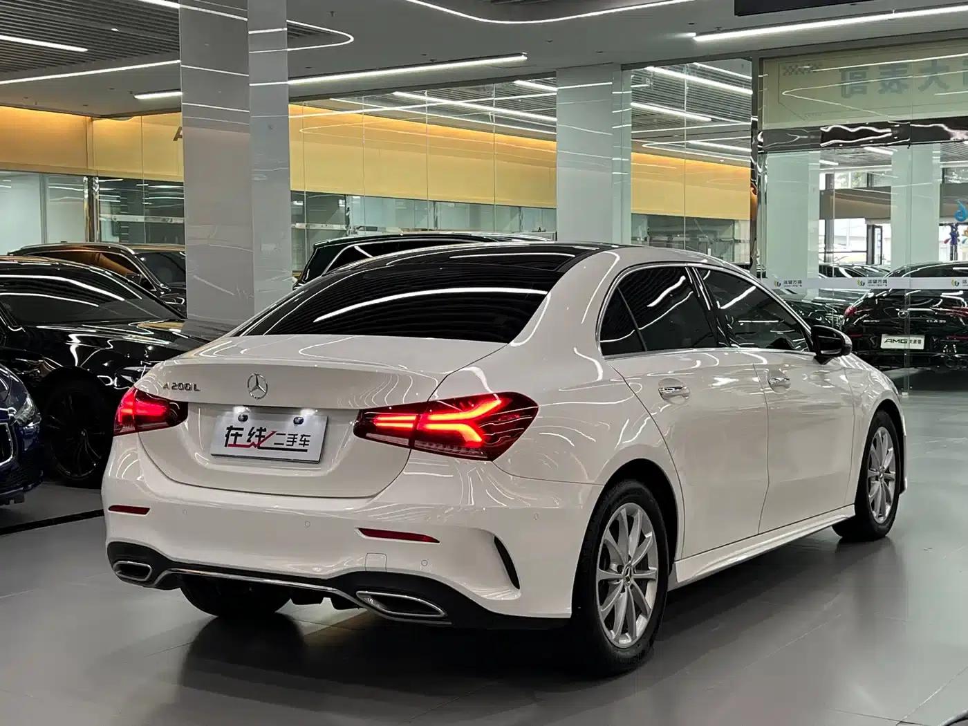 Mercedes-Benz A-Class 2019 Facelift A 200 L Sport Sedan — миниатюра 4